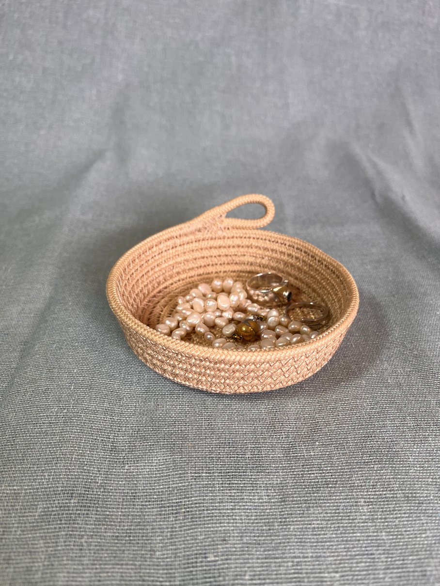 Small trinket basket with pearls